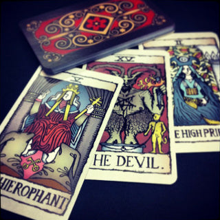 Ways I Use Tarot & Why to get a Professional Tarot reading!